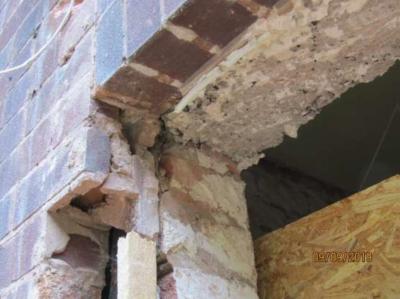 No support to external brickwork over opening