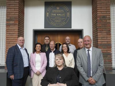 back row (l) Councillor Paul Brookfield, middle row (l) Councillor Simkins and front row Paula Brookfield and Councillor Evans, alongside family members